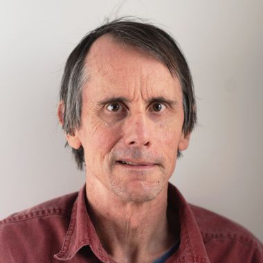Portrait of Prof Mark P. Mattson against a plain backdrop. He is looking at the camera. 